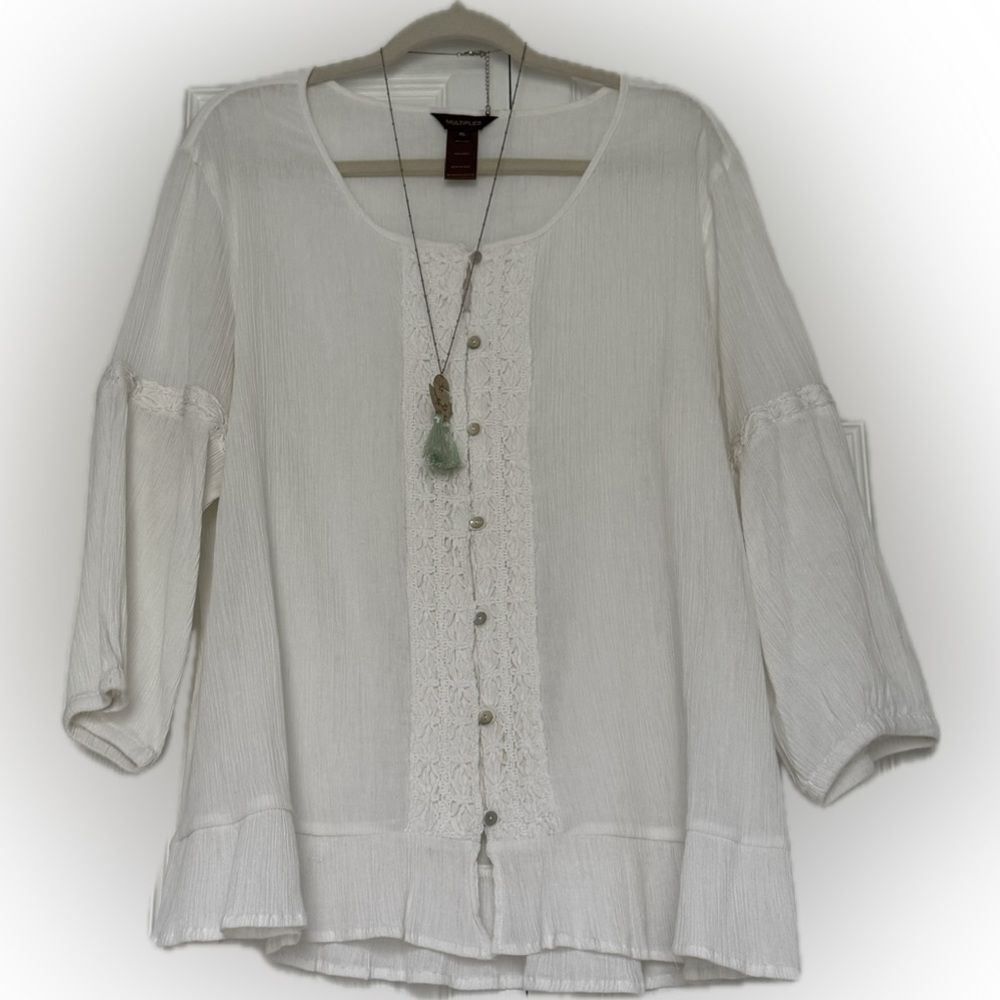 Timeless! Multiples white button top! - Picture 4 of 16